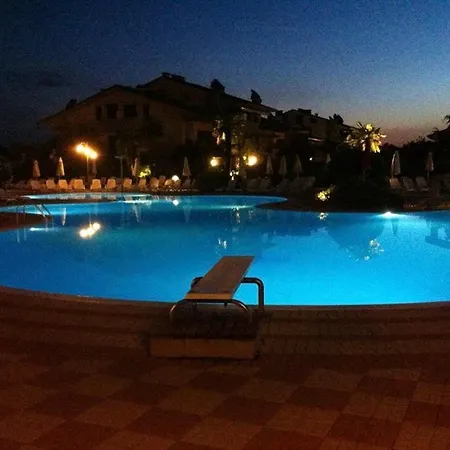 Claudia House Sirmione Апартаменты Дезенцано-дель-Гарда