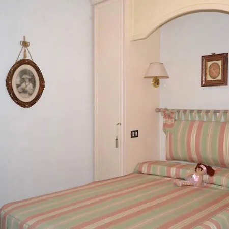 Апартаменты Claudia House Sirmione *