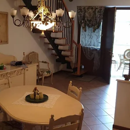Апартаменты Claudia House Sirmione *
