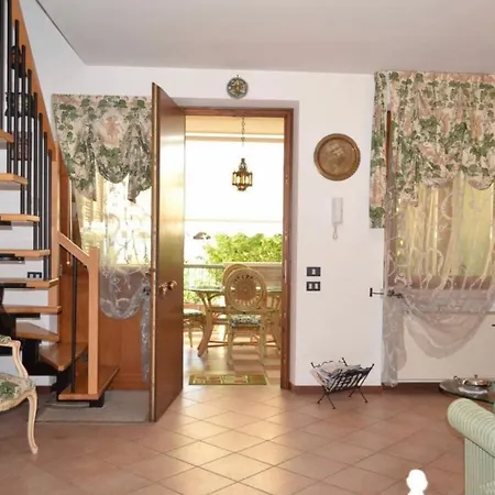 Апартаменты Claudia House Sirmione