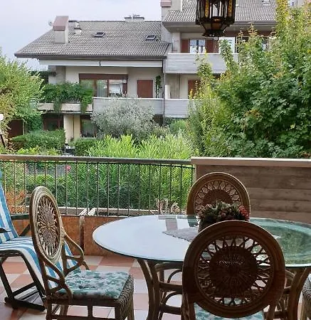 Апартаменты Claudia House Sirmione Дезенцано-дель-Гарда