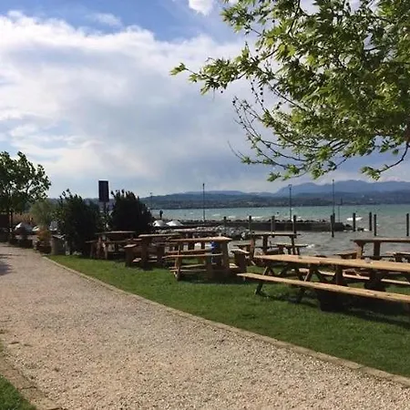 Claudia House Sirmione * Дезенцано-дель-Гарда