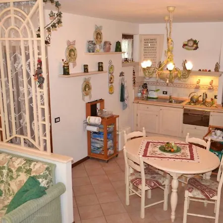 Апартаменты Claudia House Sirmione *
