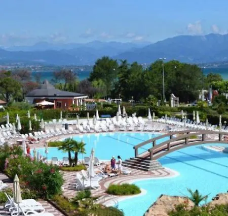 Апартаменты Claudia House Sirmione Дезенцано-дель-Гарда