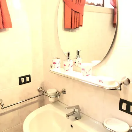 Апартаменты Claudia House Sirmione *