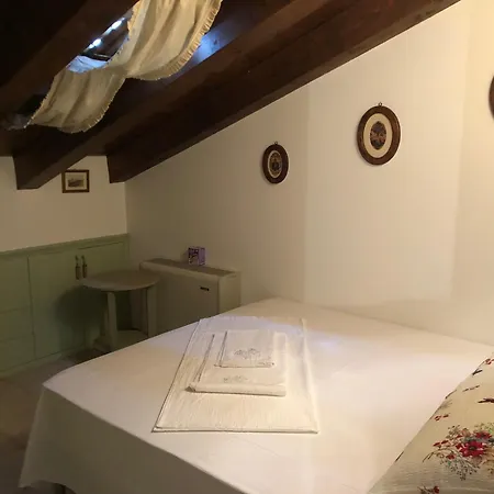 Апартаменты Claudia House Sirmione Дезенцано-дель-Гарда